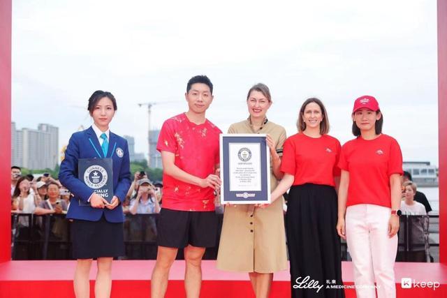 石奎官宣签约香港金牛!主动放弃CBA状元之名,这步棋走得太聪明