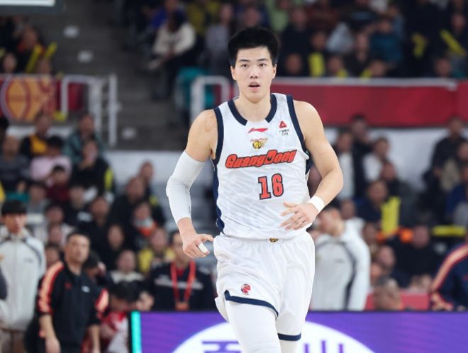 广州龙狮再赌宝岛状元,宋昕澔能打出陈盈骏在CBA的成绩吗?